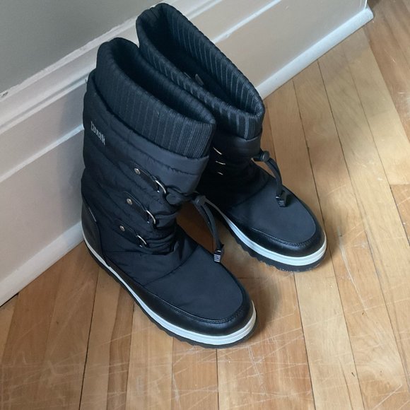 SOLD - Like new Cougar women's winter boots - Picture 5 of 6